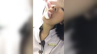 《台灣情侶洩密》飯店美女經理被調教 上班時間B裡塞跳蛋還要拿出來嘗一嘗-2