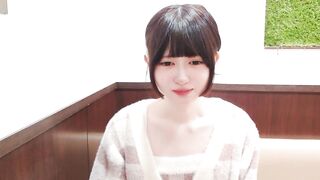 日本清純的長腿小美女 好害羞很真實！白皙苗條身材 極品一線饅頭嫩逼被大叔內射