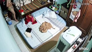 網路攝影機偷拍 剛生完娃的年輕夫妻日常性生活