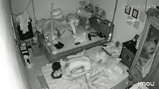 網路攝影機偷拍 剛生完娃的年輕夫妻日常性生活