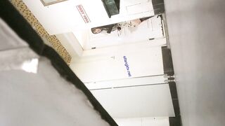 廁所偷拍絕色黑絲美女