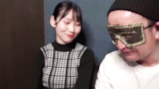 日本甜妹 白皙皮膚 天然白虎嫩逼 穿上黑絲網襪顯盡美腿