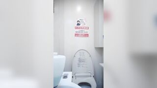 日本西餐廳高級女廁 高畫質偷拍數位精緻氣質美女 厚陰毛上翹小姐姐 2