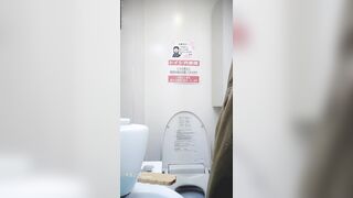 日本西餐廳高級女廁 高畫質偷拍數位精緻氣質美女 厚陰毛上翹小姐姐 2