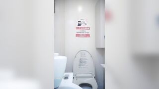 日本西餐廳高級女廁 高畫質偷拍數位精緻氣質美女 厚陰毛上翹小姐姐 2