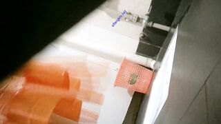 公廁偷拍 氣質美少婦