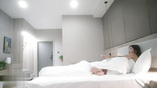探花老王網約19歲身材豐滿的學生妹 叫床聲好聽 被搞出白漿 清晰可見