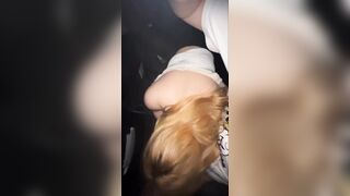 帶著漂亮小姐姐車震 先讓她先吃肉棒再摳她的小嫩B