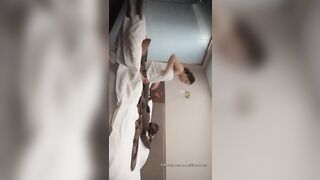 黑人留學生探花 騷女主動口交黑人雞巴 舌吻奶頭摩擦 上位抽插奶子亂晃