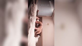 黑人留學生探花 騷女主動口交黑人雞巴 舌吻奶頭摩擦 上位抽插奶子亂晃