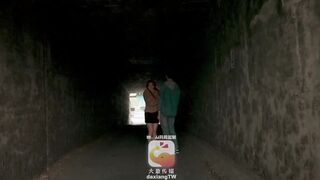 AV劇情 變態巴士系列 巧遇青梅竹馬 不可濕液-金寶娜