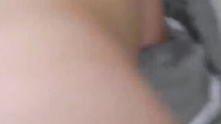 大奶女友在家被胖男友無套內射 沉浸式享受性福