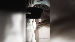 黑人留學生探花 扒光衣服享受口交 後入抽插直接干射