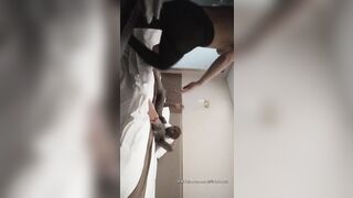 黑人留學生探花 扒光衣服享受口交 後入抽插直接干射