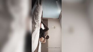 黑人留學生探花 扒光衣服享受口交 後入抽插直接干射