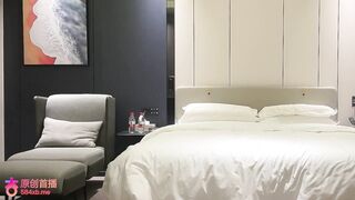 杏吧歐陽克 約了個高挑可愛甜美型女孩，看下面毛毛多還以為很抗操，沒想到搞到一半還捂著肚子要休息一下，還說淚花都搞出來了
