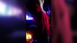 大奶美女夜場醉酒 尤為瘋狂 舞動中漏奶