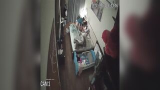 家庭偷拍小夫妻的性福生活 已生2孩的嬌妻身材依然炸裂 性交頻繁各種體位 孩子醒了抱著孩子也要做愛 -4