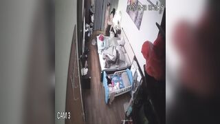 家庭偷拍小夫妻的性福生活 已生2孩的嬌妻身材依然炸裂 性交頻繁各種體位 孩子醒了抱著孩子也要做愛 -4