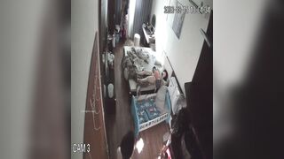 家庭偷拍小夫妻的性福生活 已生2孩的嬌妻身材依然炸裂 性交頻繁各種體位 孩子醒了抱著孩子也要做愛 -6