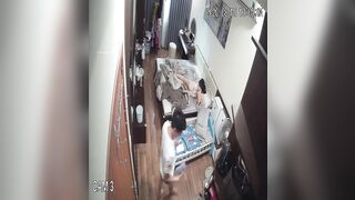 家庭偷拍小夫妻的性福生活 已生2孩的嬌妻身材依然炸裂 性交頻繁各種體位 孩子醒了抱著孩子也要做愛 -6