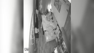 家庭偷拍小夫妻的性福生活 已生2孩的嬌妻身材依然炸裂 性交頻繁各種體位 孩子醒了抱著孩子也要做愛 -1