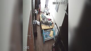 家庭偷拍小夫妻的性福生活 已生2孩的嬌妻身材依然炸裂 性交頻繁各種體位 孩子醒了抱著孩子也要做愛 -7
