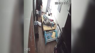 家庭偷拍小夫妻的性福生活 已生2孩的嬌妻身材依然炸裂 性交頻繁各種體位 孩子醒了抱著孩子也要做愛 -7
