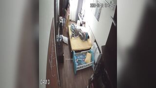 家庭偷拍小夫妻的性福生活 已生2孩的嬌妻身材依然炸裂 性交頻繁各種體位 孩子醒了抱著孩子也要做愛 -7