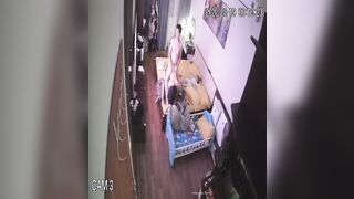 家庭偷拍小夫妻的性福生活 已生2孩的嬌妻身材依然炸裂 性交頻繁各種體位 孩子醒了抱著孩子也要做愛 -2