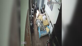 家庭偷拍小夫妻的性福生活 已生2孩的嬌妻身材依然炸裂 性交頻繁各種體位 孩子醒了抱著孩子也要做愛 -2