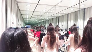 【極品洩密】身材超正混血女神和閨蜜試衣間換衣流出