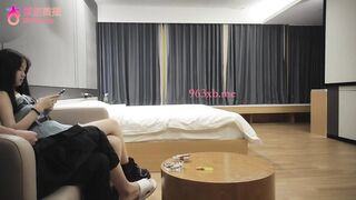 杏吧李白-約了一個嬌小可愛的小蘿莉，剛下海什麼都不會，重在聽話讓幹嘛就幹嘛，直接抱起來幹她