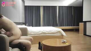 杏吧李白-約了一個嬌小可愛的小蘿莉，剛下海什麼都不會，重在聽話讓幹嘛就幹嘛，直接抱起來幹她